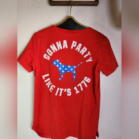 PINK Gonna Party Like It's 1776 Oversize V Neck Tee Red Size Small - Picture 7 of 8